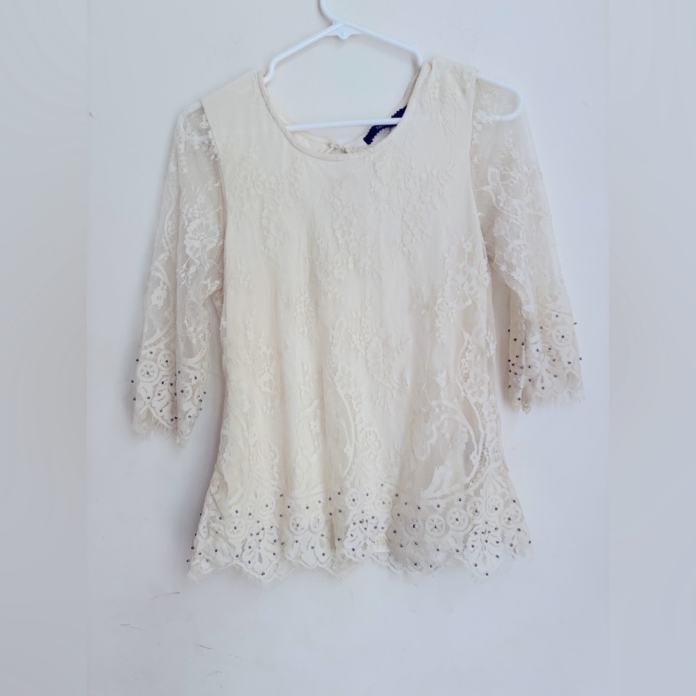 BKE LACE TOP off-white lace top with three-quarter sleeves embellishments. sizeS